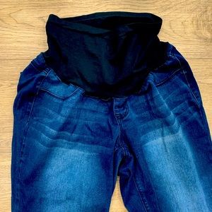 Really comfy Skinny Ankle Maternity Jeans!